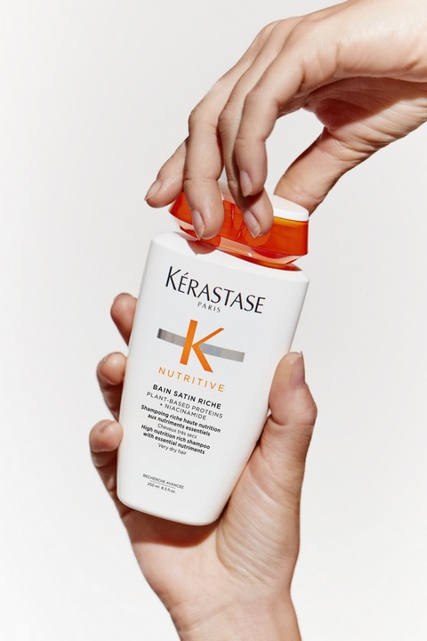 KER NUTRITIVE 2023 BAIN SATIN RICHE PRODUCT IN HANDS 03474637154943