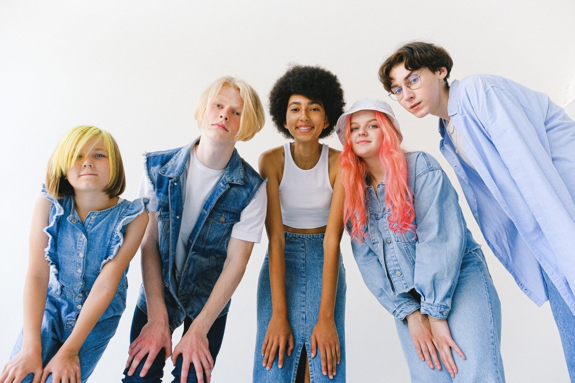 H Gen Z διαμορφώνει το νέο πρόσωπο της βιομηχανίας της ομορφιάς