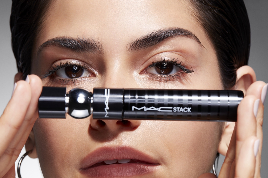 Σας παρουσιάζουμε τη M•A•CStack, τη μεγαλύτερη ανακάλυψη στην τεχνολογία των mascara