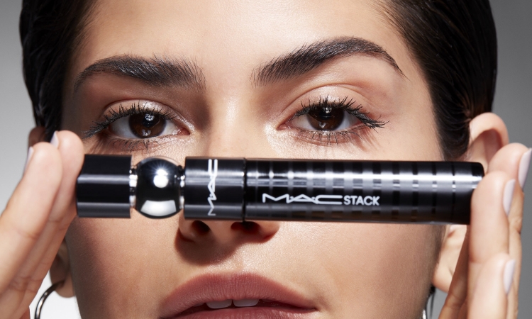 Σας παρουσιάζουμε τη M•A•CStack, τη μεγαλύτερη ανακάλυψη στην τεχνολογία των mascara