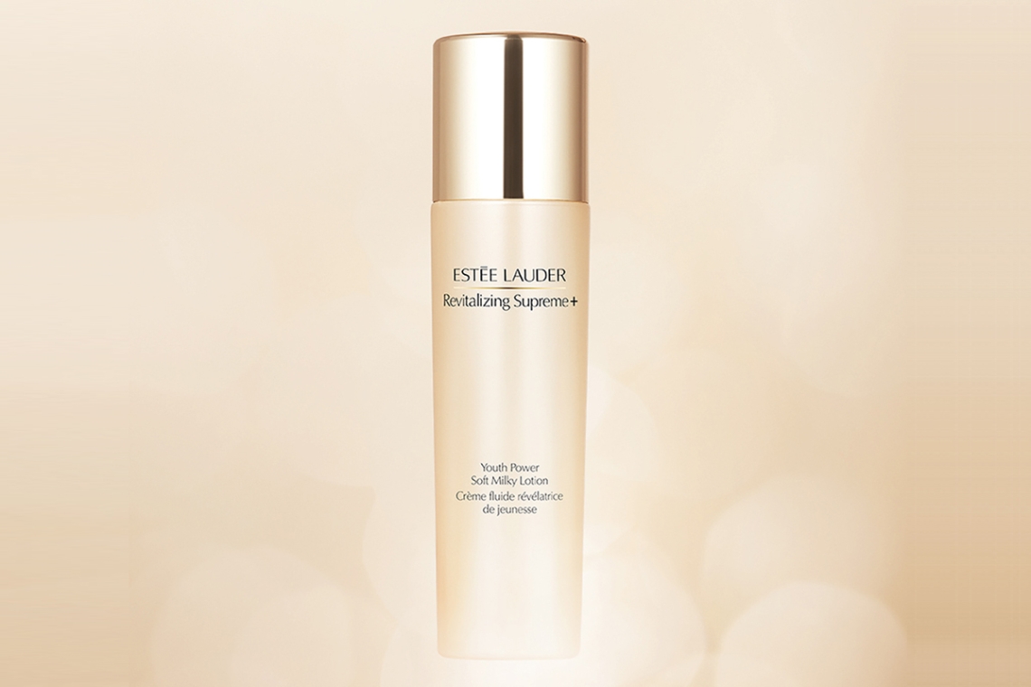 Η Estée Lauder παρουσιάζει τη νέα Revitalizing Supreme + Milky Lotion