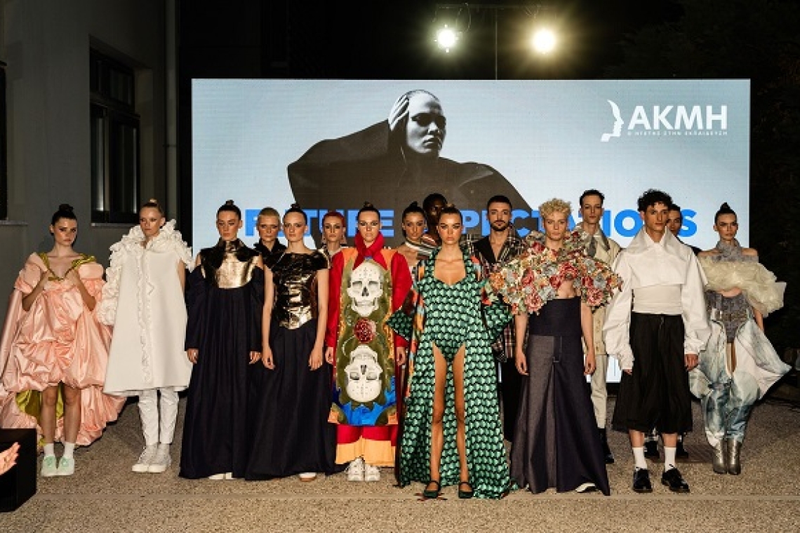 Mega shows με Rococo και Futuristic στοιχεία από τους σπουδαστές της AKMI Fashion &amp; Beauty Academy σε Αθήνα και Θεσσαλονίκη