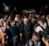 O James Dyson αποκαλύπτει την επόμενη γενιά στην περιποίηση μαλλιών