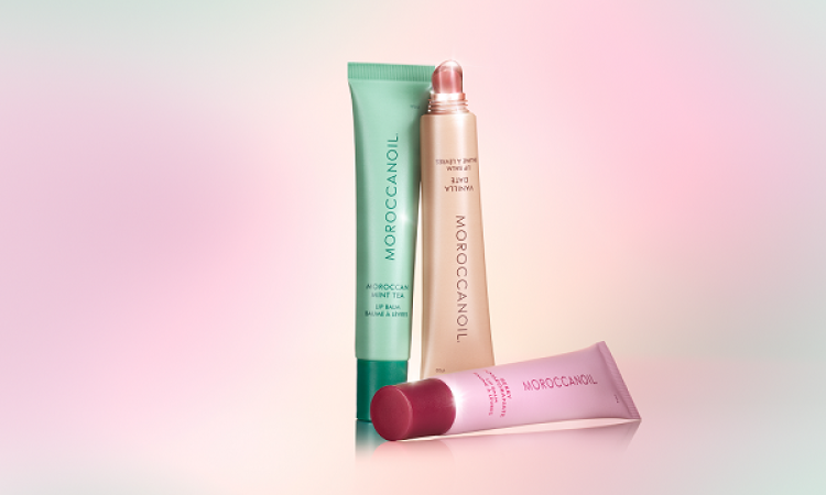 Η Moroccanoil επεκτείνει τα εμβληματικά οφέλη του ελαίου Argan στην περιποίηση των χειλιών με τα νέα Moroccanoil Lip Balms