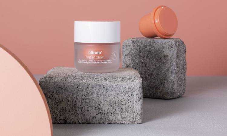Tint n’ Glow: Η best-seller κρέμα Αντιγήρανσης & Λάμψης του clinéa είναι ο ιδανικός σύμμαχος σου για να υιοθετήσεις  την skincare-as-makeup τάση αυτό το καλοκαίρι