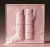 Το εμβληματικό άρωμα Acne Studios par Frédéric Malle αποκτά νέα διάσταση μέσα από τη σειρά Bath & Body